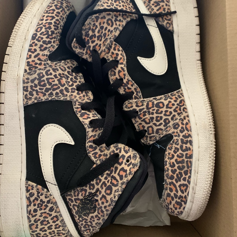 Nike Air Jordan 1 Mid SE